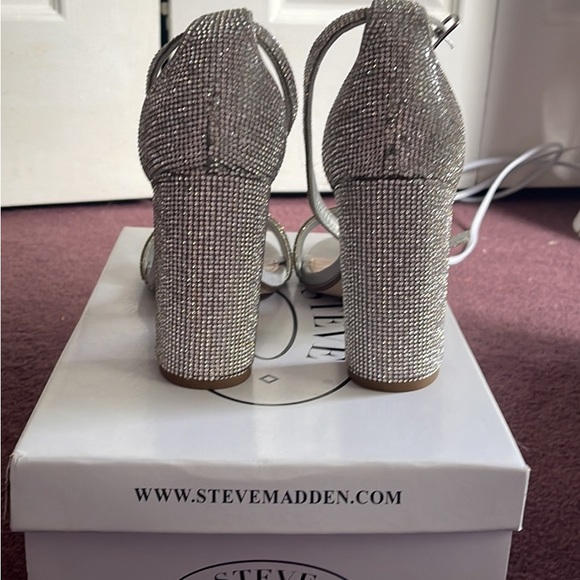 Size 8.5 Steve Madden rhinestones heels - Picture 2 of 3